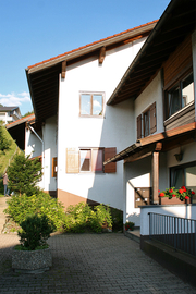 Die Wohnung befindet sich in ruhiger Lage am Rand von Burgberg.